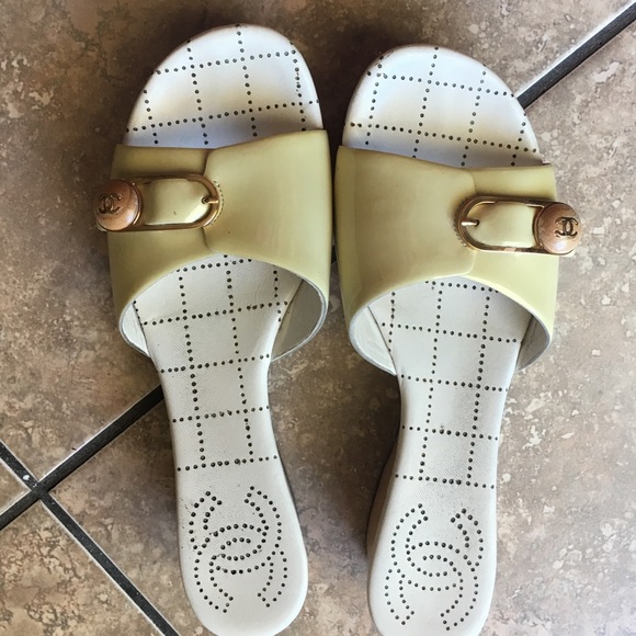 Chanel shoes - Picture 1 of 4